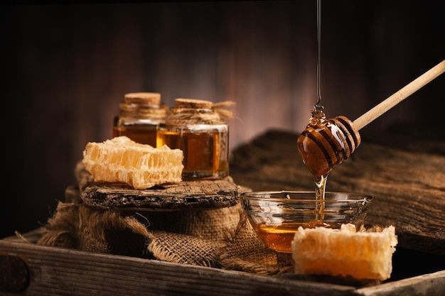 Il dolcificante naturale che non scade mai: il miele